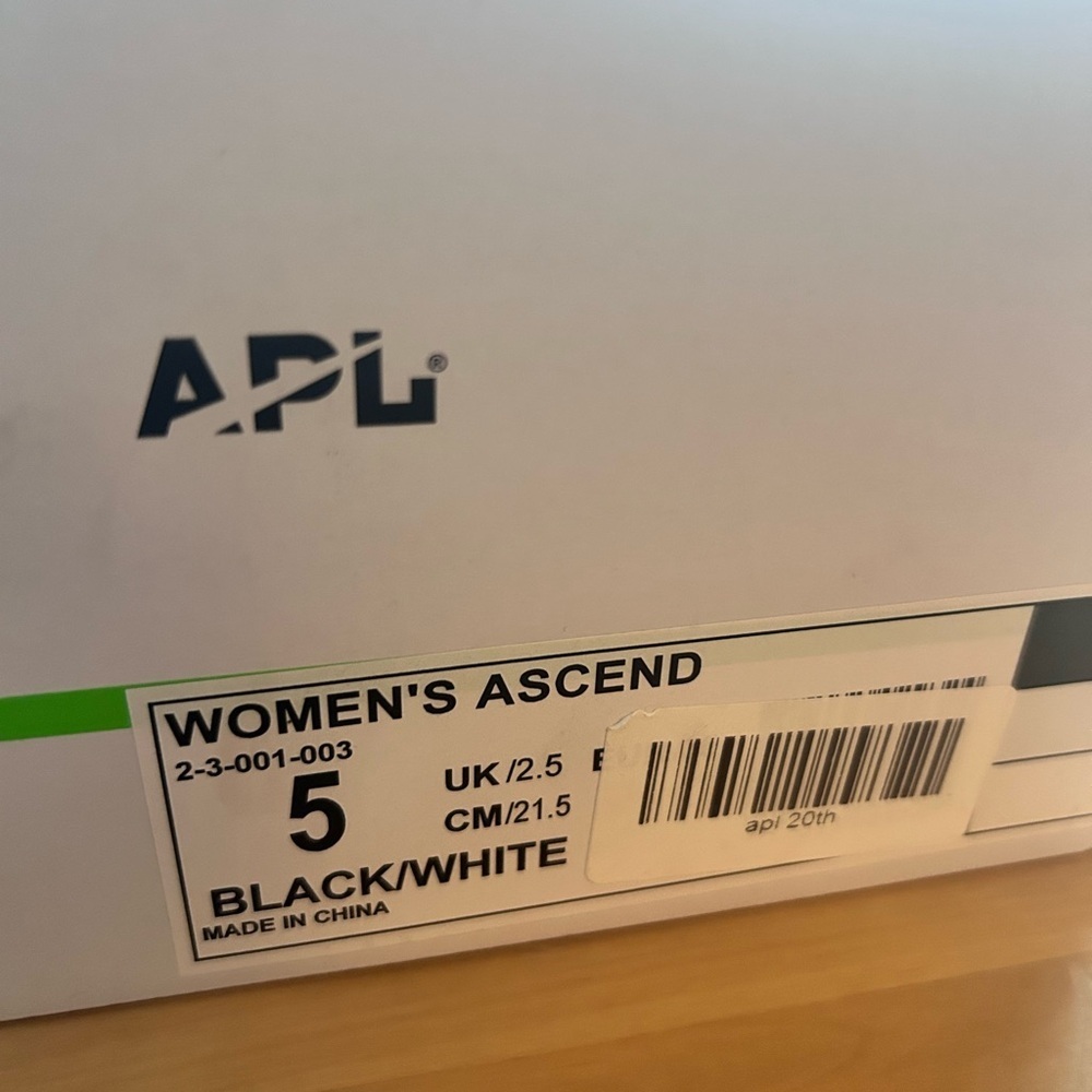 NWT Athletic Propulsion Labs APL Women's Ascend Sneakers- Blsck/ White Size 5 - Picture 7 of 10